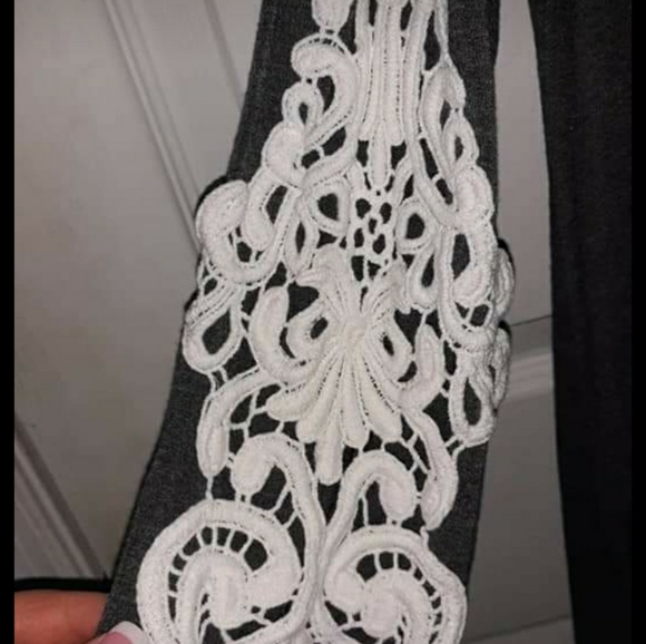 Tunic top with details on sleeve - Picture 2 of 2